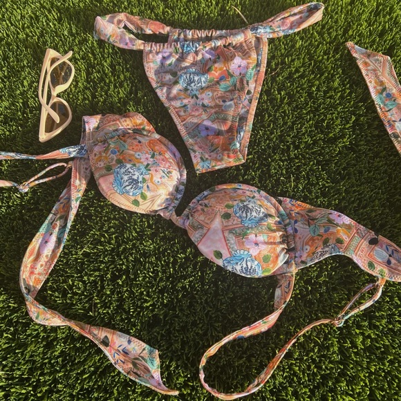 Strawberry Milk Mob Dusk Top and Bottom Bikini Set Size Small - Picture 4 of 4